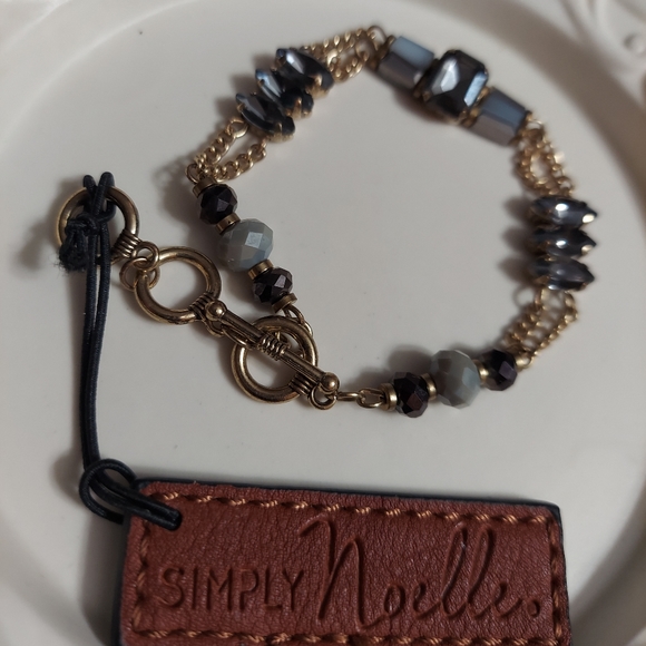 Simply Noelle Gold/Faceted Crystal Toggle Bracelet - Picture 2 of 6